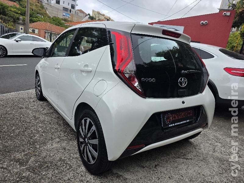 TOYOTA AYGO 1.0 VVT-i X-PLAY Gasolina