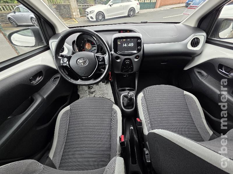 TOYOTA AYGO 1.0 VVT-i X-PLAY Gasolina