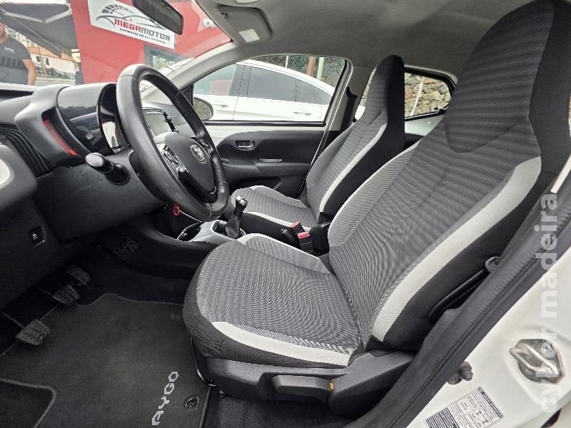 TOYOTA AYGO 1.0 VVT-i X-PLAY Gasolina