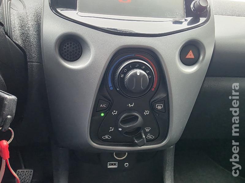TOYOTA AYGO 1.0 VVT-i X-PLAY Gasolina