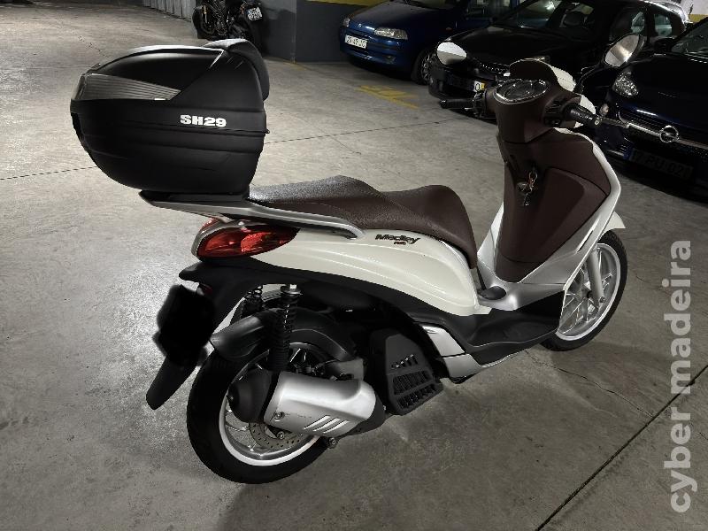 Piaggio Medley 125 cc Scooter