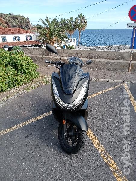 Honda PCX 125 cc Scooter