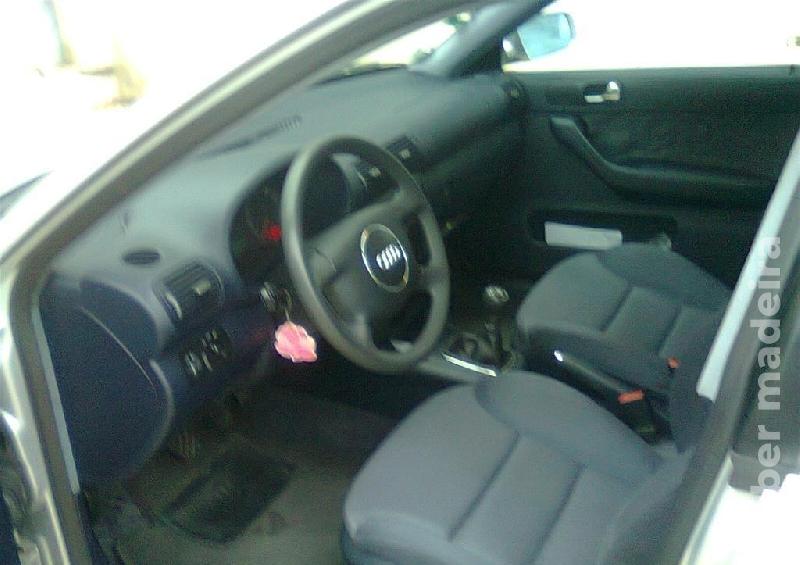 AUDI A3 1.9 TDI Attraction (130cv) (5p) Gasóleo