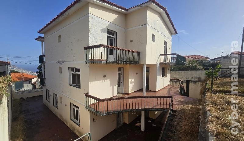 Moradia T4 para Venda