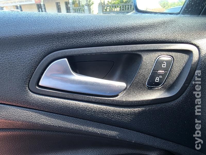 FORD KUGA 1.5 TDCi BUSINESS Gasóleo