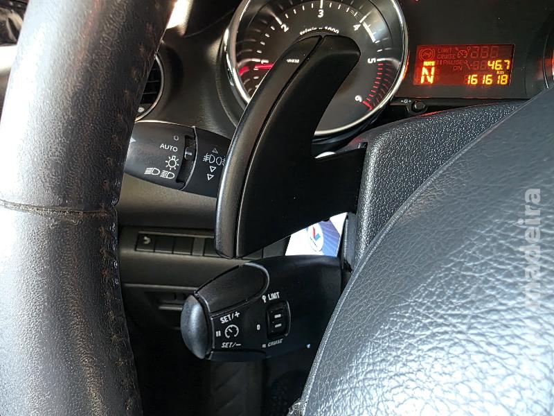 PEUGEOT 3008 1.6 HDi STYLE AUTOMÁTICO Gasóleo
