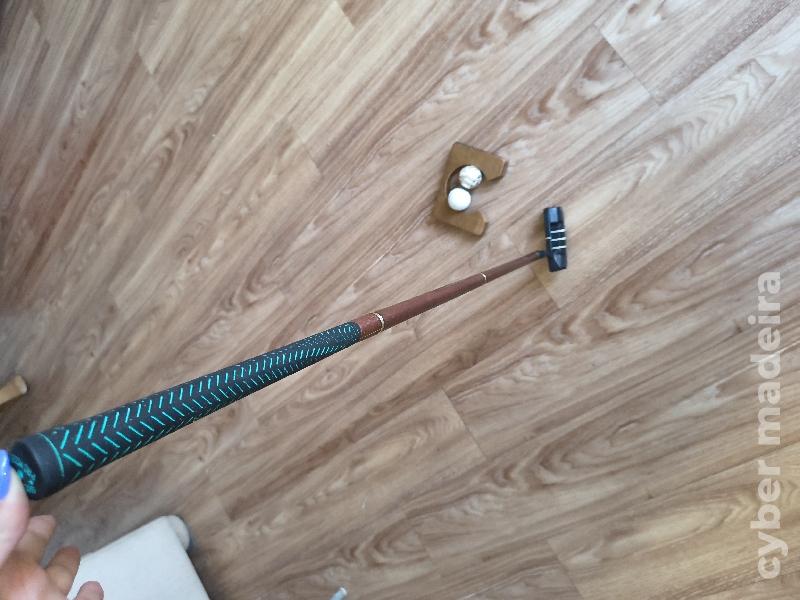 Kit de Golfe de Interior / Escritório – Taco Putter Alvo de Madeira e Bolas