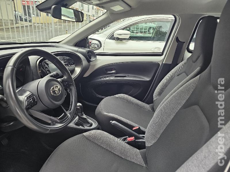 TOYOTA YARIS X- PLAY Gasolina