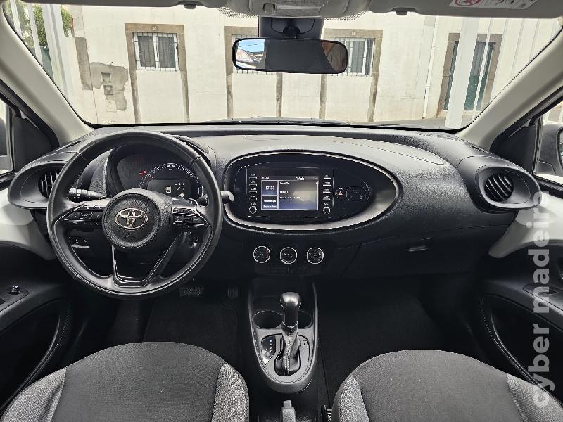 TOYOTA YARIS X- PLAY Gasolina