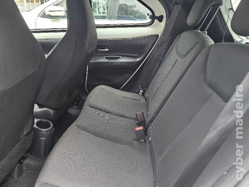 TOYOTA YARIS X- PLAY Gasolina