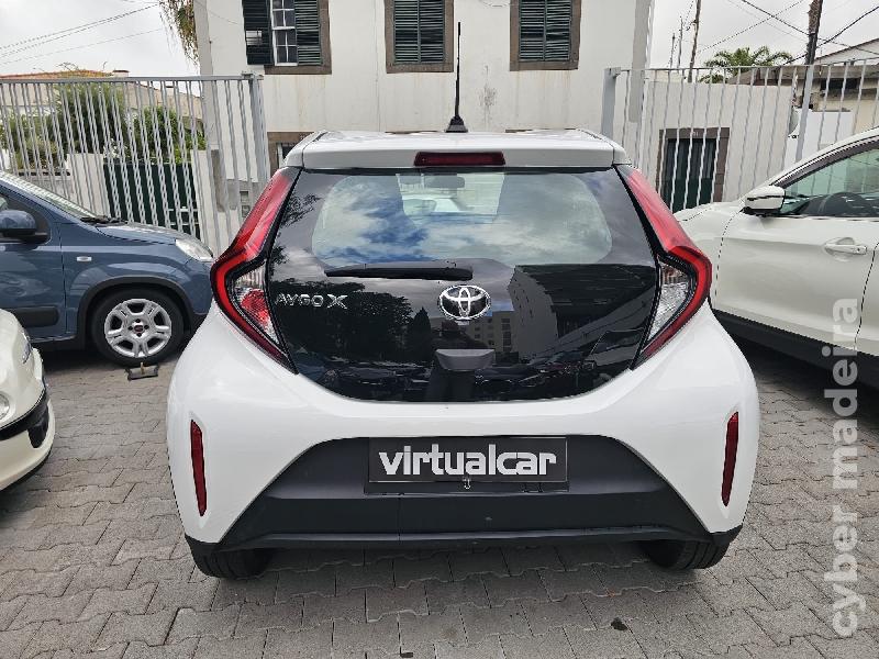 TOYOTA YARIS X- PLAY Gasolina