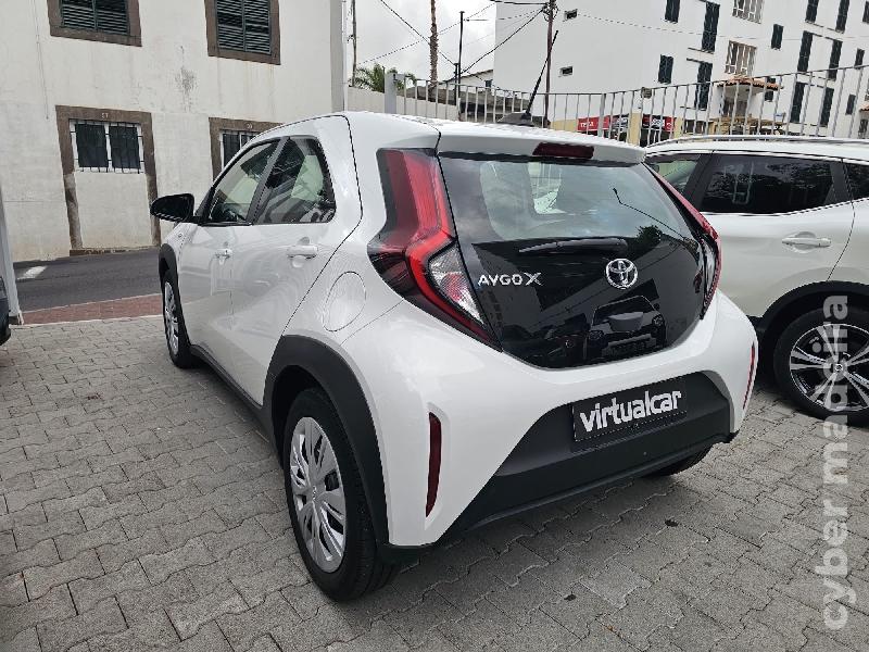 TOYOTA YARIS X- PLAY Gasolina