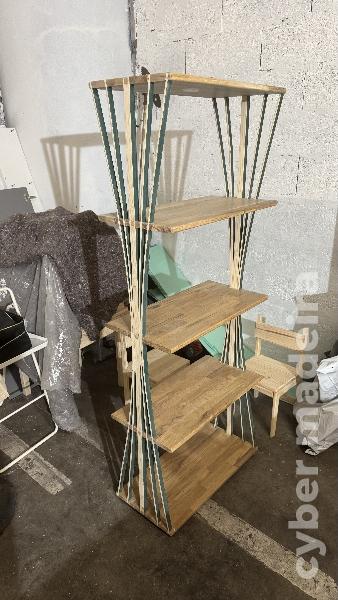 “Estante artesanal de design em madeira maciça – peça única”