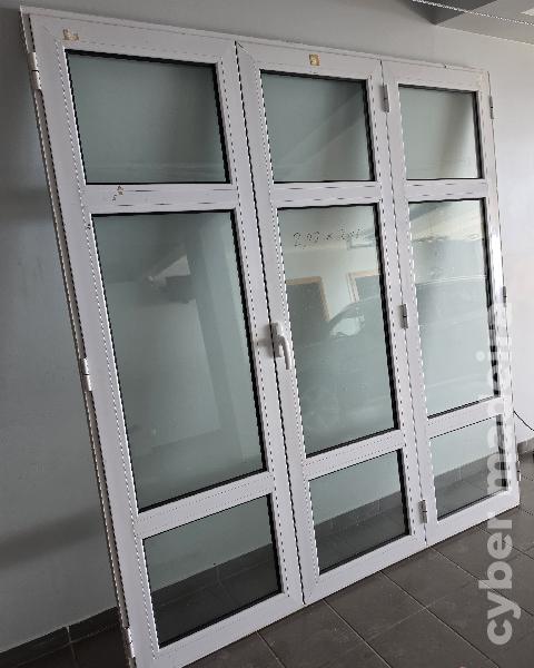 Janela em aluminio com vidro duplo