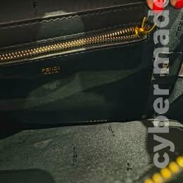 mala/carteira/bolsa preta e dourada grande