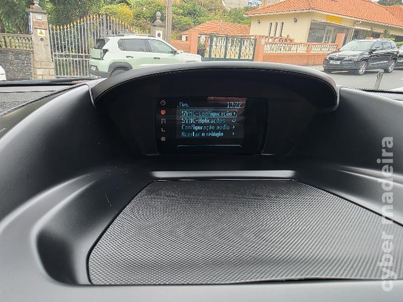 FORD KUGA 2.0 TDCi TITANIUM Gasóleo