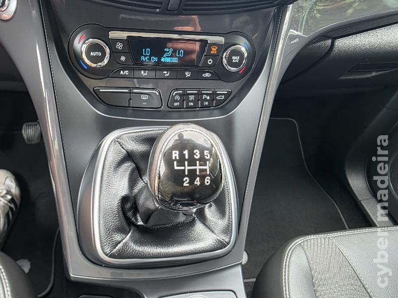 FORD KUGA 2.0 TDCi TITANIUM Gasóleo