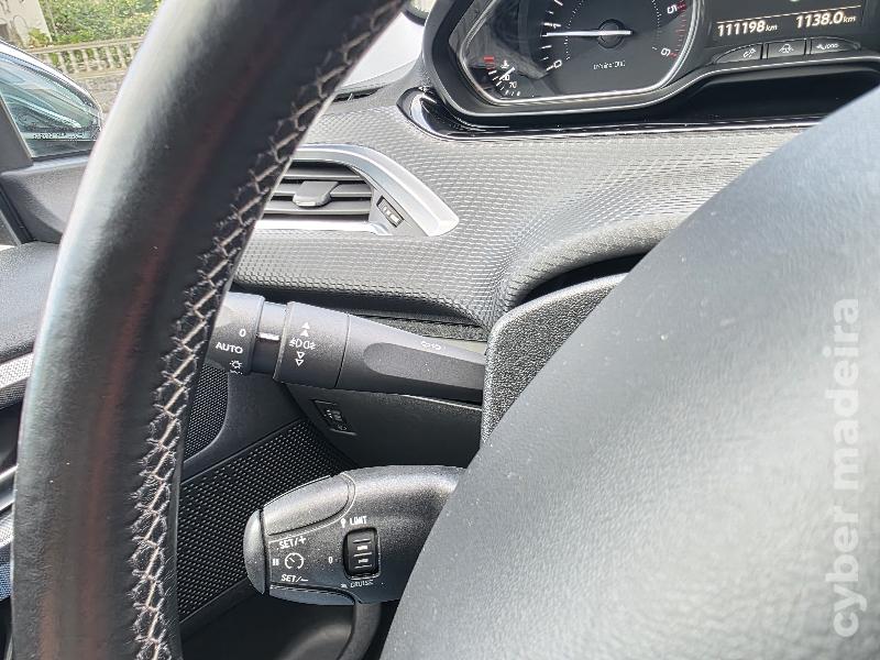 PEUGEOT 2008 1.6 HDi ALLURE Gasóleo