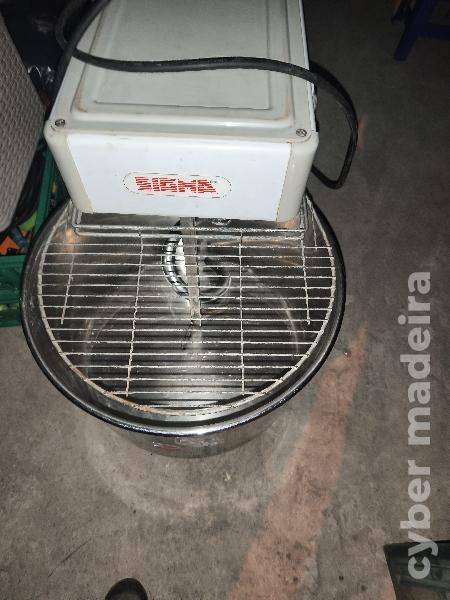 Amassadeira monofásico 30 litros