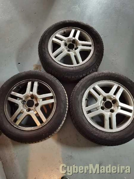 Jantes Ford só tem 2 15" com pneus