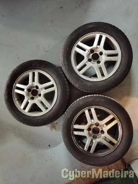 Jantes Ford só tem 2 15" com pneus