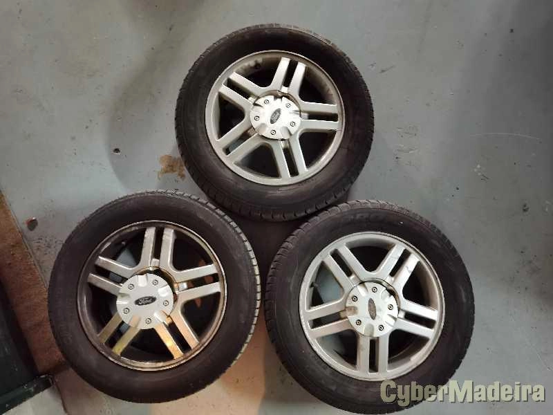 Jantes Ford só tem 2 15" com pneus