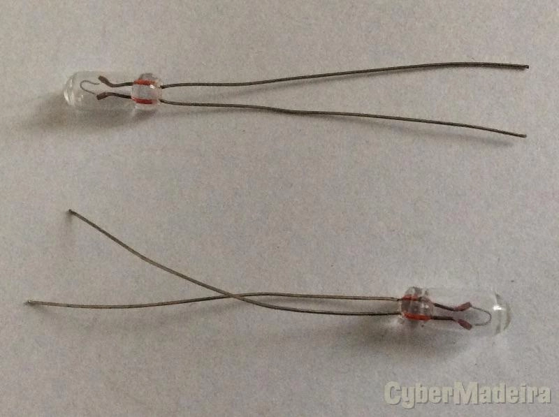 Lampa 12V 3mm * 7,5mm  com terminais de 25mm