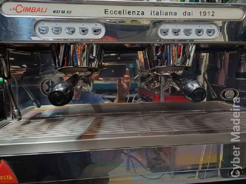 Maquina de Café  Lá Cimbali italiana Digital