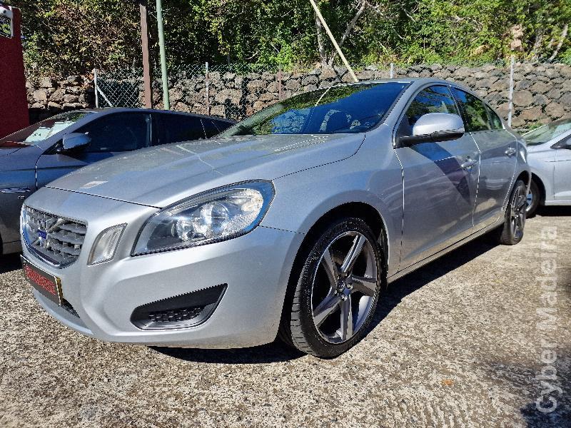 VOLVO S60 1.6 D2 DRIVE MOMENTUM 115cv Gasóleo