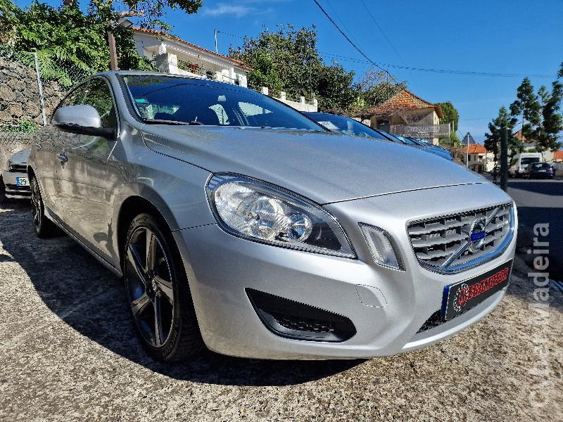 VOLVO S60 1.6 D2 DRIVE MOMENTUM 115cv Gasóleo