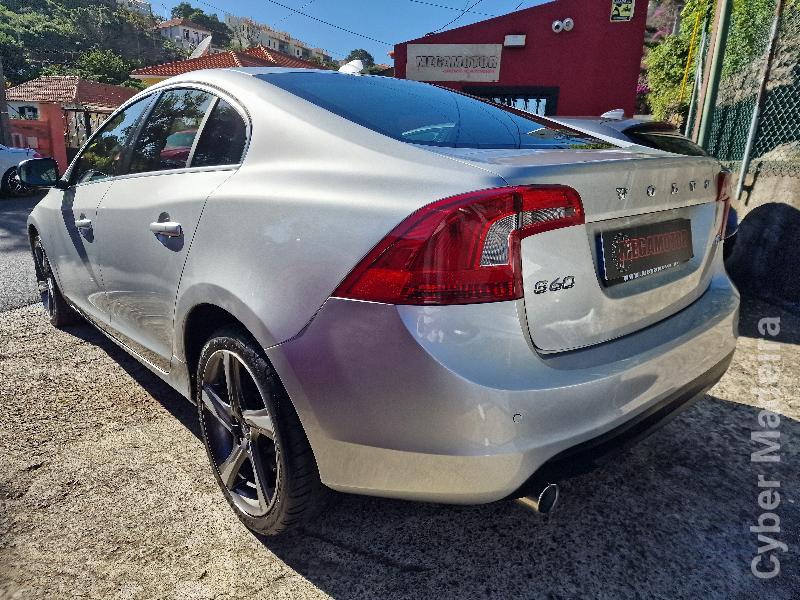 VOLVO S60 1.6 D2 DRIVE MOMENTUM 115cv Gasóleo