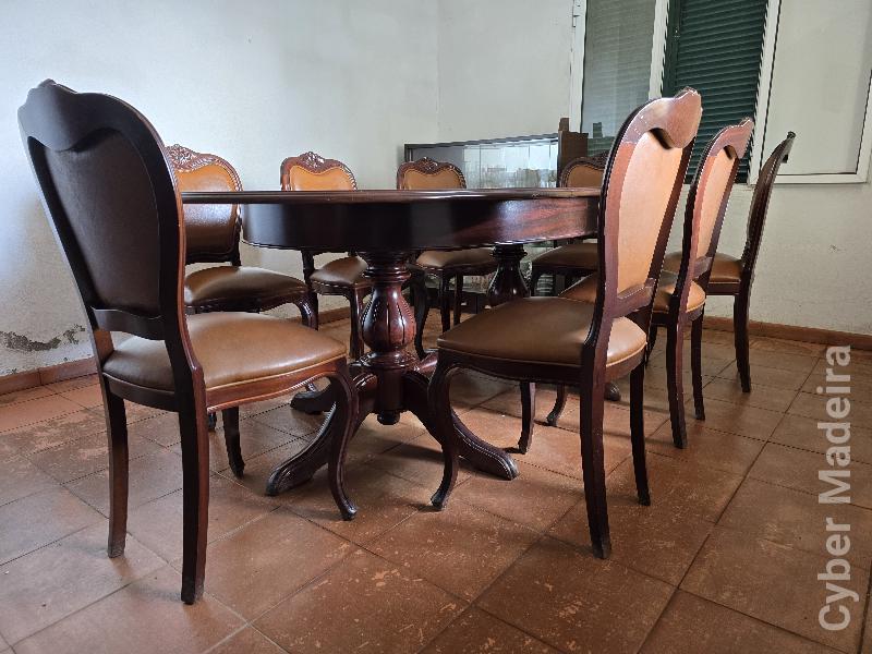 Conjunto sofás em pele + mesa com 8 cadeiras