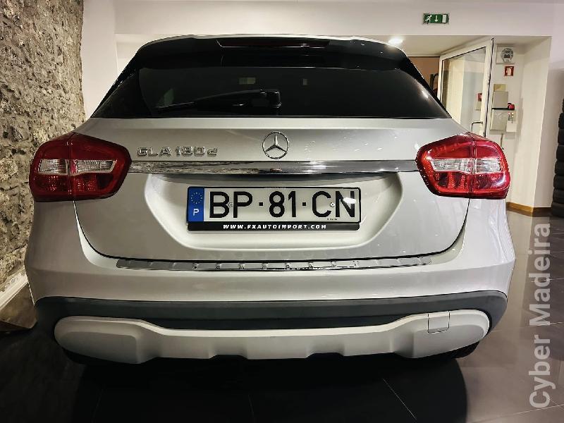 MERCEDES GLA 180d STYLE PREMIUM Gasóleo