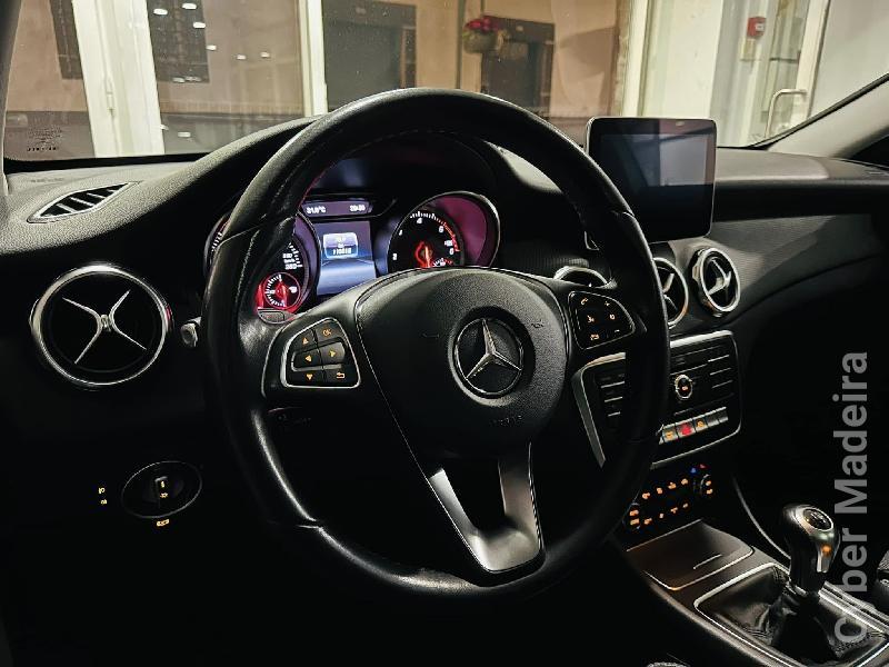 MERCEDES GLA 180d STYLE PREMIUM Gasóleo