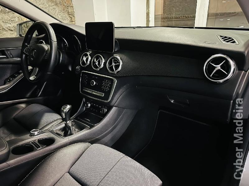 MERCEDES GLA 180d STYLE PREMIUM Gasóleo