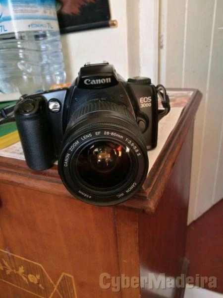 Vendo Camara fotográfica Canon EOS 3000 com Flash Canon 