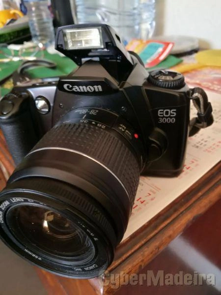 Vendo Camara fotográfica Canon EOS 3000 com Flash Canon 