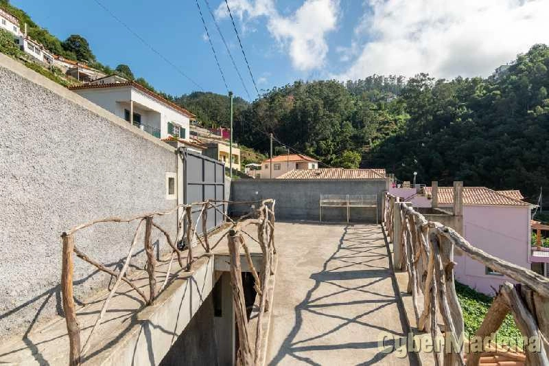 Moradia T3 para Venda Santo António, Trapiche