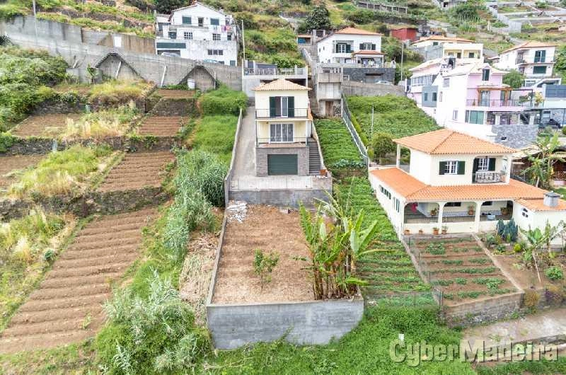 Moradia T3 para Venda Santo António, Trapiche