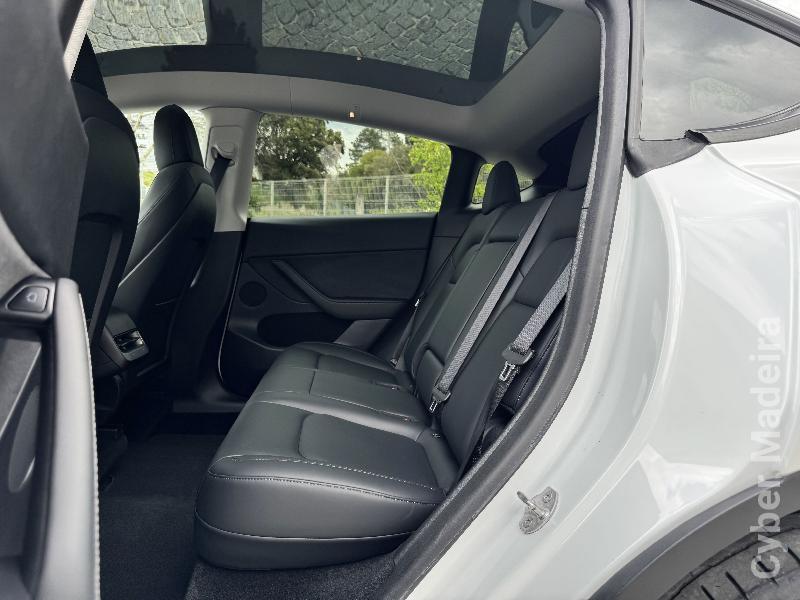 TESLA Model Y Long Range Dual Motor AWD - IVA dedutivel Eléctrico