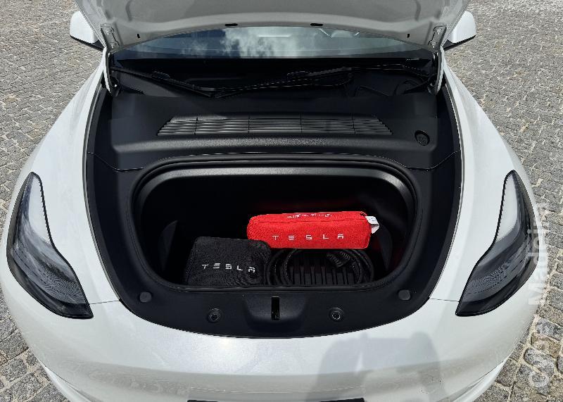 TESLA Model Y Long Range Dual Motor AWD - IVA dedutivel Eléctrico