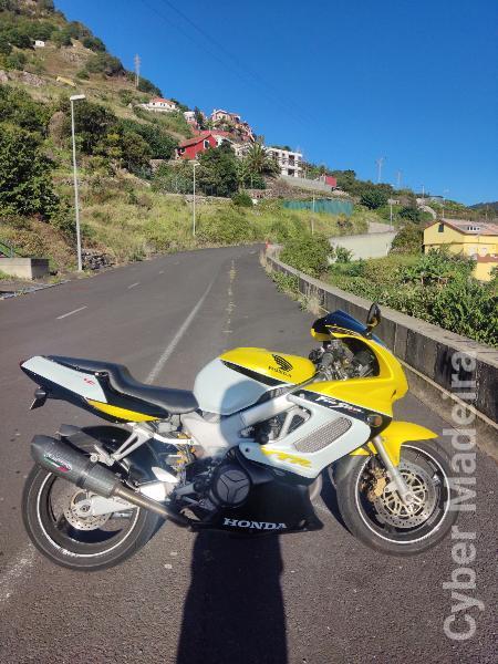 Honda 32 1.000 cc Sport, turismo