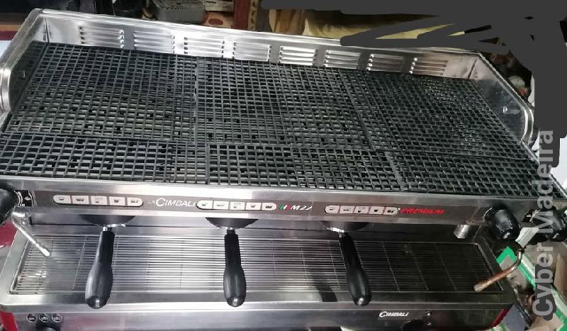 Maquina de Café Cimbali 3 grupos automatica