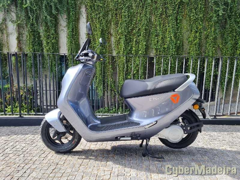 Outras Yadea C1S 2200W  *equivalente a 50cc 50 cc Scooter