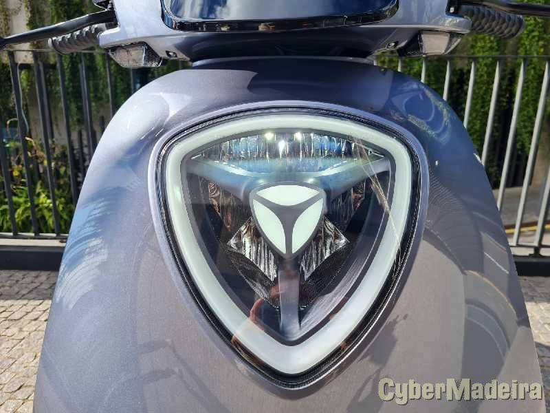 Outras Yadea C1S Pro 6000W *equivalente a 125cc 125 cc Scooter