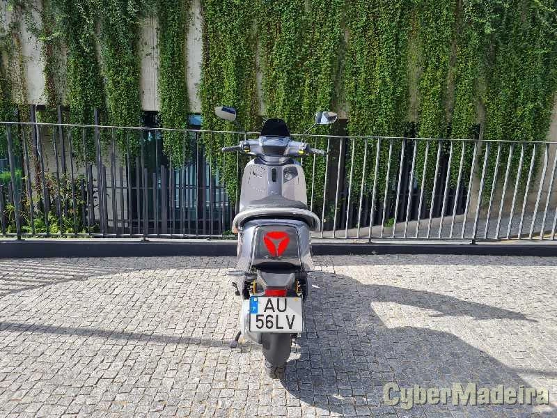 Outras Yadea C1S Pro 6000W *equivalente a 125cc 125 cc Scooter