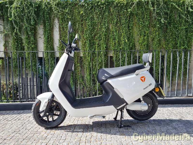 Outras Yadea G5 2300W 50 cc Scooter