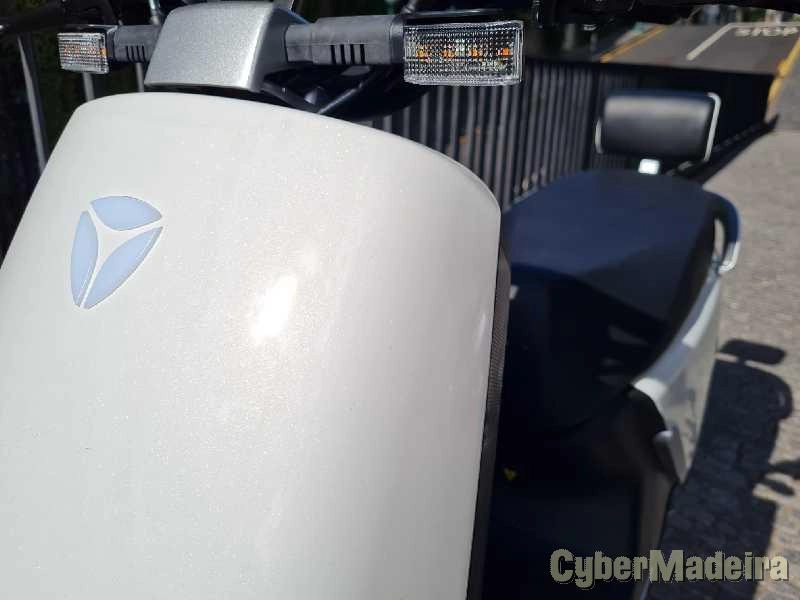 Outras Yadea G5 2300W 50 cc Scooter