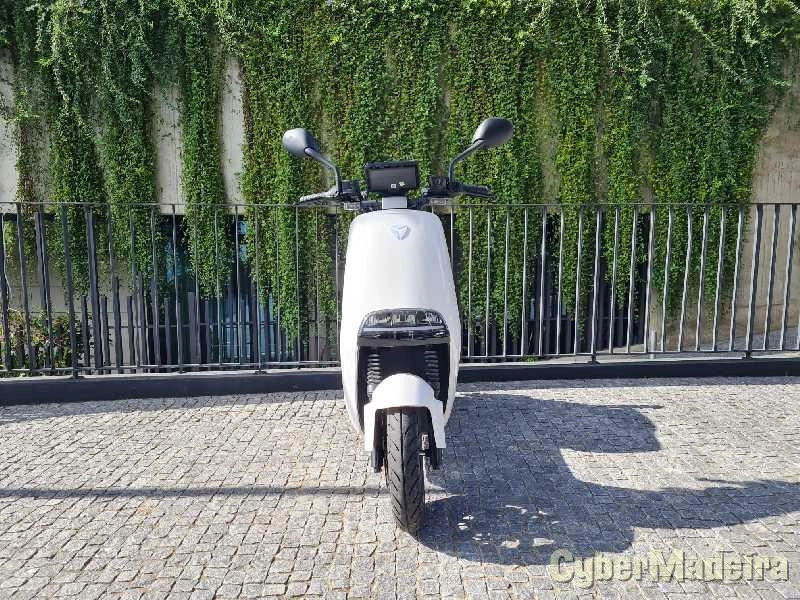 Outras Yadea G5 2300W 50 cc Scooter