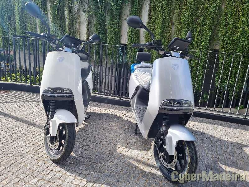 Outras Yadea G5S 4100W  *equivalente a 125cc 125 cc Scooter
